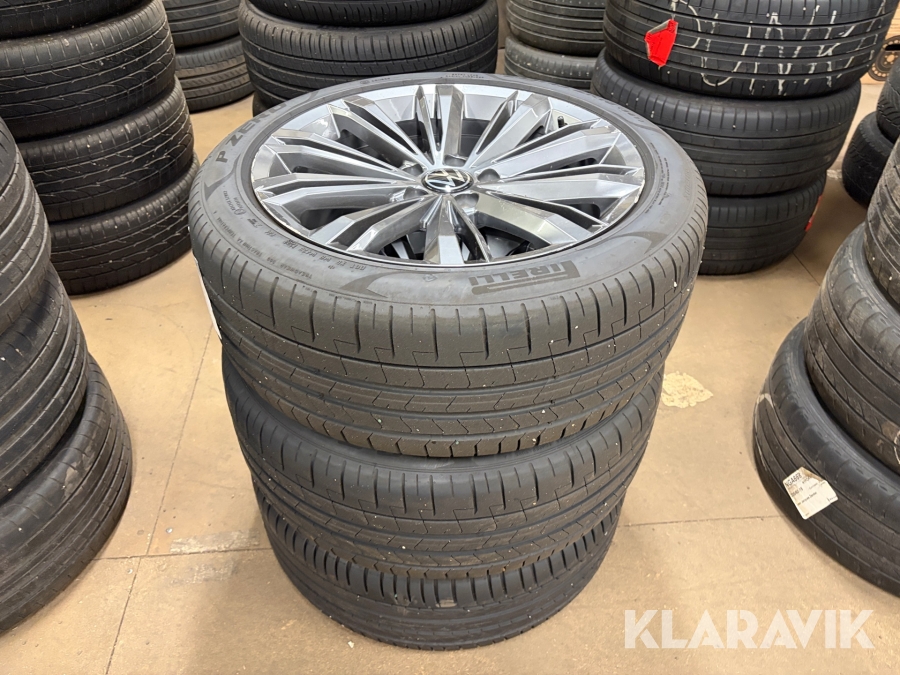 Däck 235/45ZR18 Pirelli med fälgar 3st