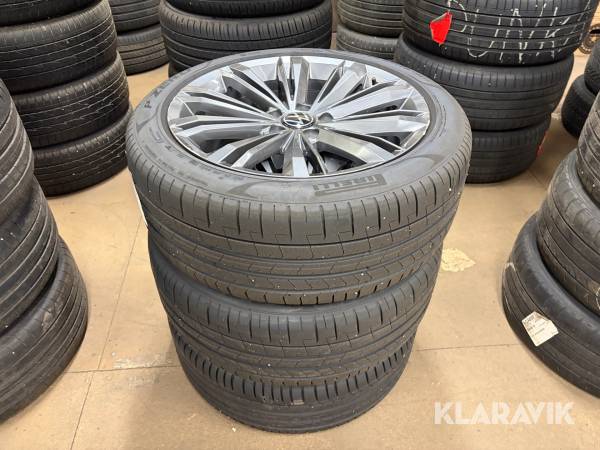 Däck 235/45ZR18 Pirelli med fälgar 3st