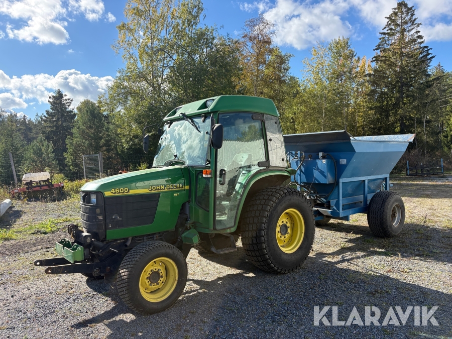 Traktor John Deere 4600 med redskap