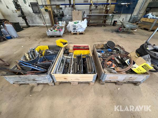 Parti med diverse handverktyg