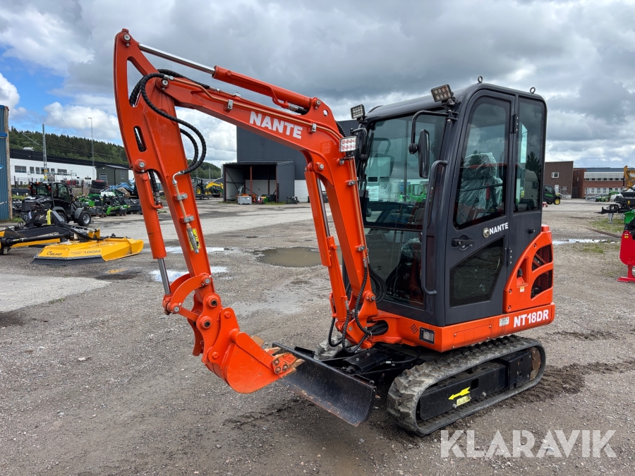 Grävmaskin Nante NT18DR med redskap