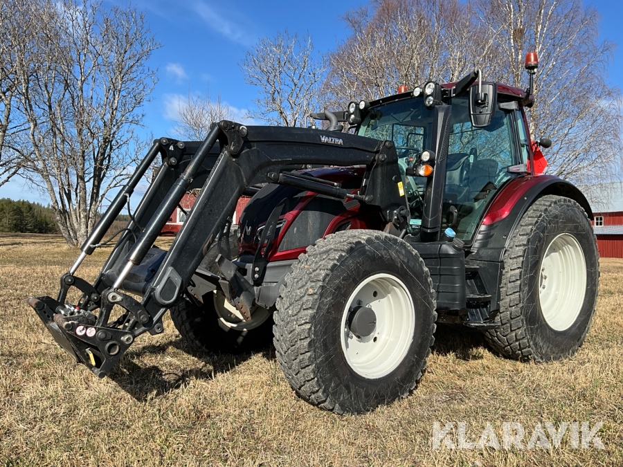 Traktor Valtra N114E
