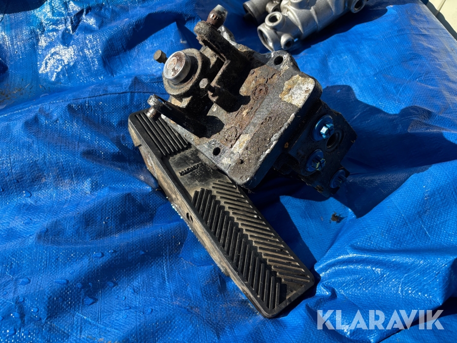 Bromspedal till Volvo L70/L90