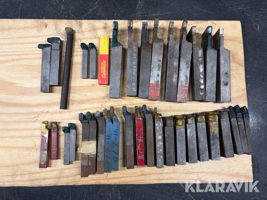 Parti med diverse svarvstål