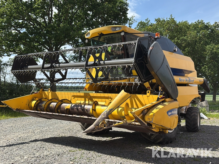 Skördetröska New Holland TC 5070 17 fot med vagn