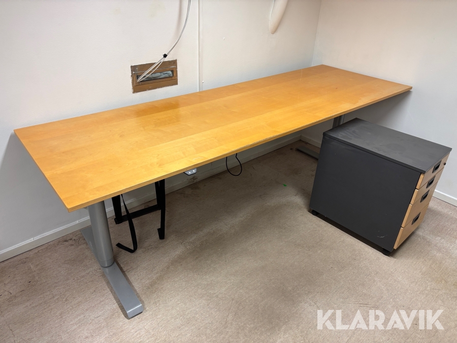 Skrivbord höj och sänkbart med hurts
