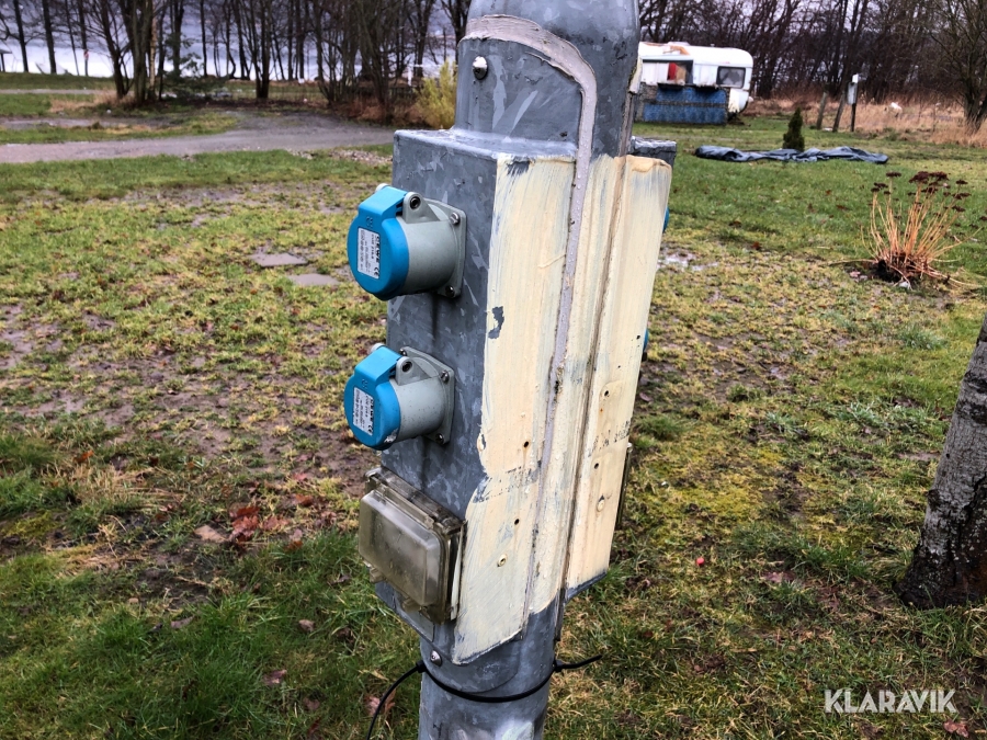 9 st belysningsstolpar m 4 eluttag i varje