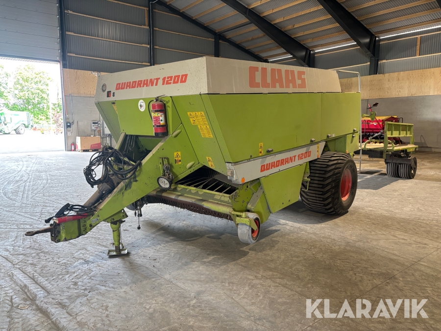 Fyrkantspress Claas Quadrant 1200 - Med tillhörande balsamlarvagn