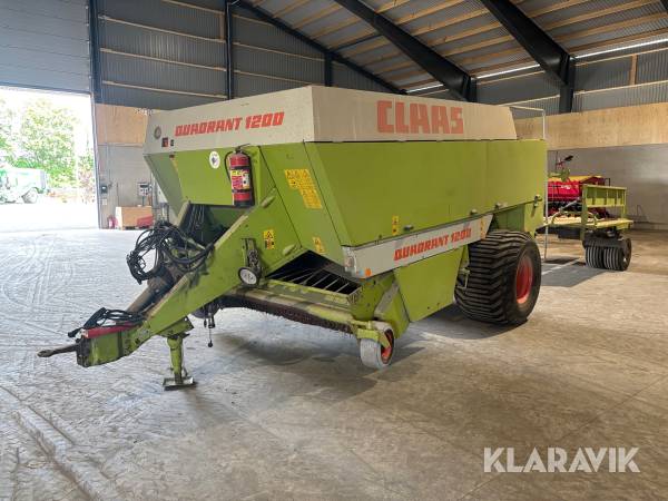 Fyrkantspress Claas Quadrant 1200 - Med tillhörande balsamlarvagn