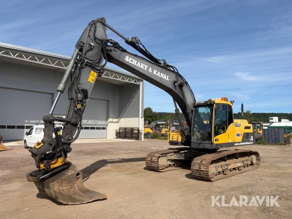 Grävmaskin Volvo EC220DL med skopa