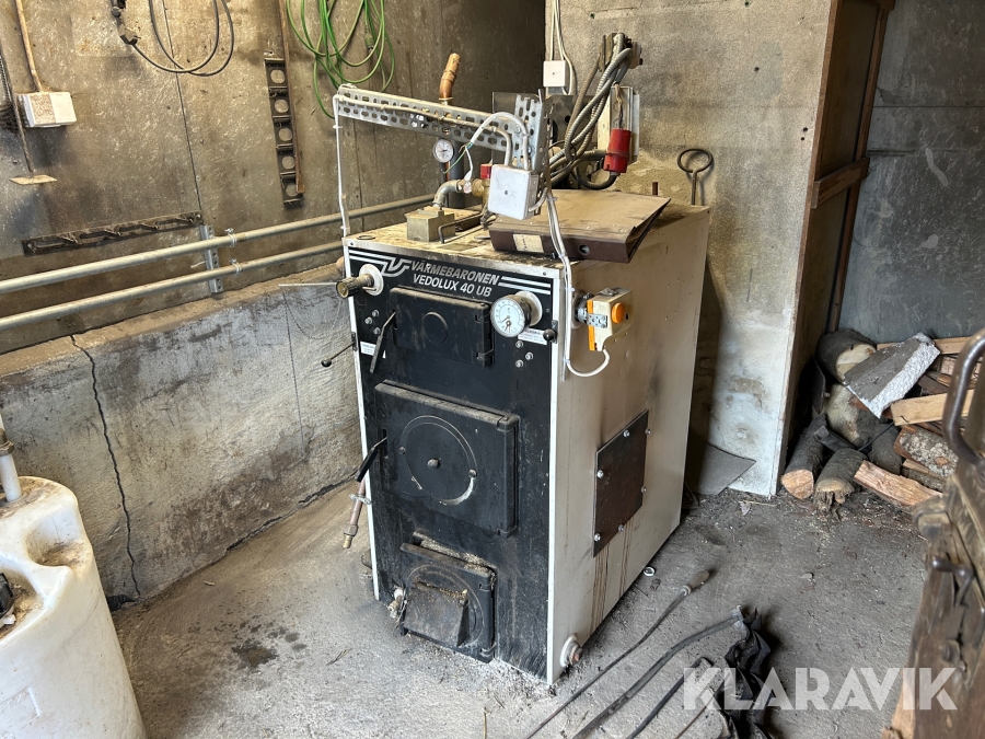 Värmepanna för ved och flis Värmebaronen Vedolux 40 UB med flisbrännare och flisförråd