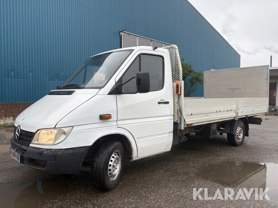 Pickup Mercedes-Benz 316 CDI med bakgavellyft
