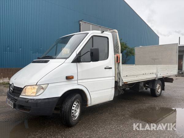 Pickup Mercedes-Benz 316 CDI med bakgavellyft