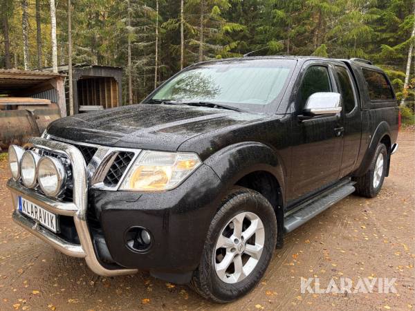 Pickup Nissan Navara med kåpa -4WD