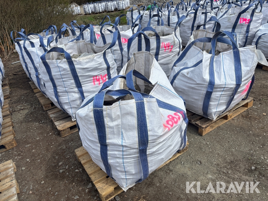 Begagnad Smågatsten / Gatsten Svensk Mix Granit 7/10 - Totalt cirka 13,5 ton / 68m2
