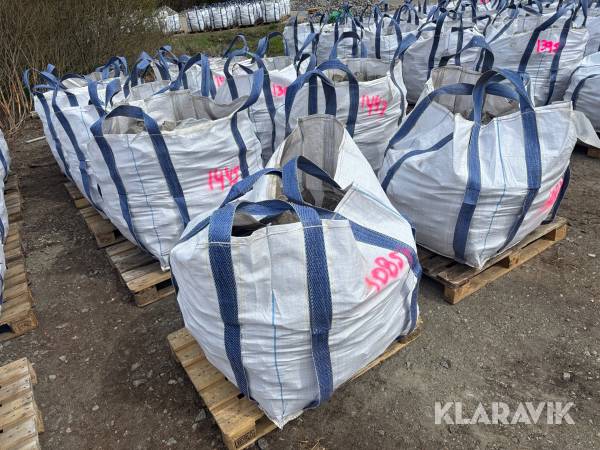 Begagnad Smågatsten / Gatsten Svensk Mix Granit 7/10 - Totalt cirka 13,5 ton / 68m2