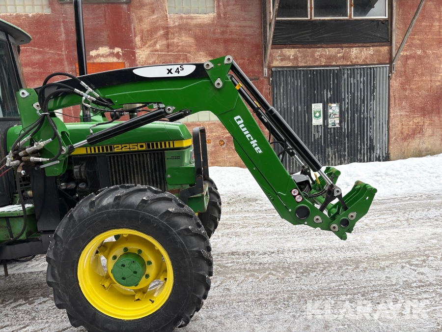 Frontlastare till Traktor Ålö suttit på John Deere 2250
