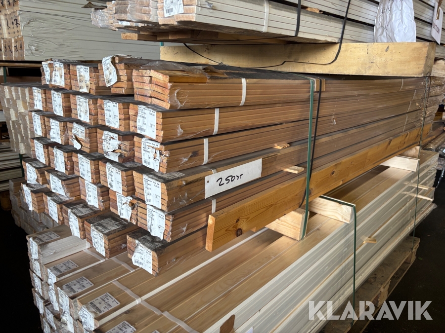 Golvlist eklas ljus 12x56mm x 2400mm