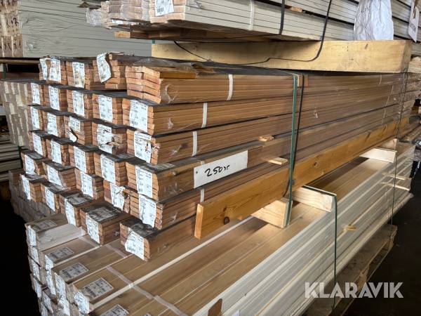 Golvlist eklas ljus 12x56mm x 2400mm