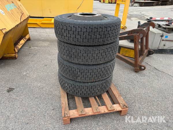 Däck på fälg Continental 245/70R19,5 fyra styck