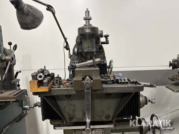 Fräsmaskin Maho MH600 med tillbehör