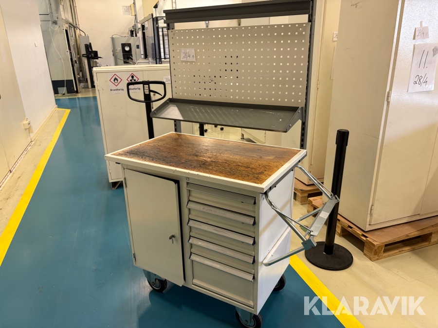 Arbetsbänk på hjul