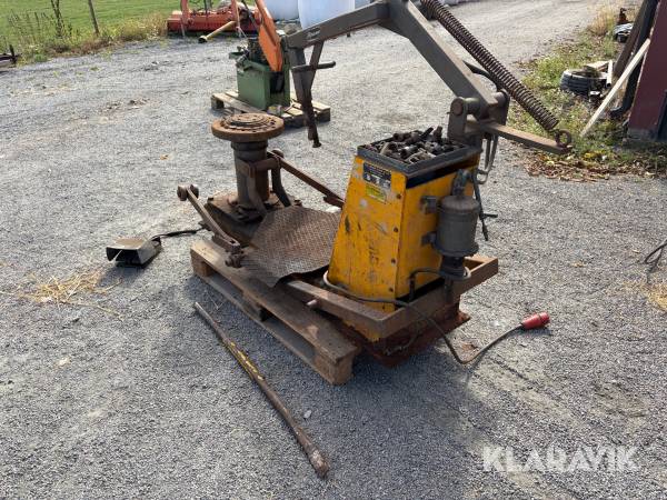 Krängningsmaskin för lastbilsdäck Collmann
