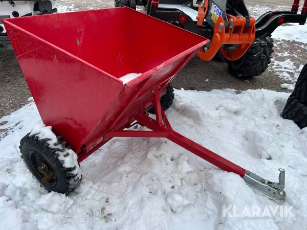 Sandspridare bogserande