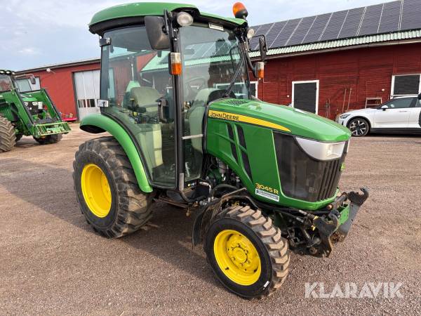 Traktor John Deere 3045R