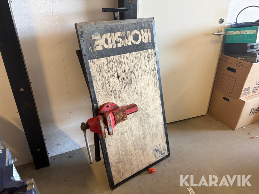 Arbetsbord Ironside med skruvstäd