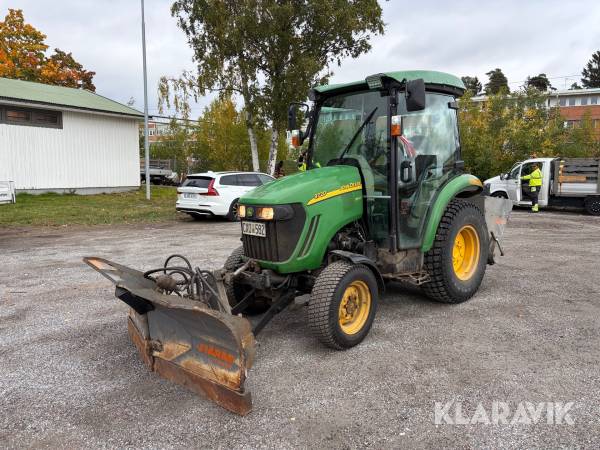 Traktor John Deere 3720 med vinterredskap