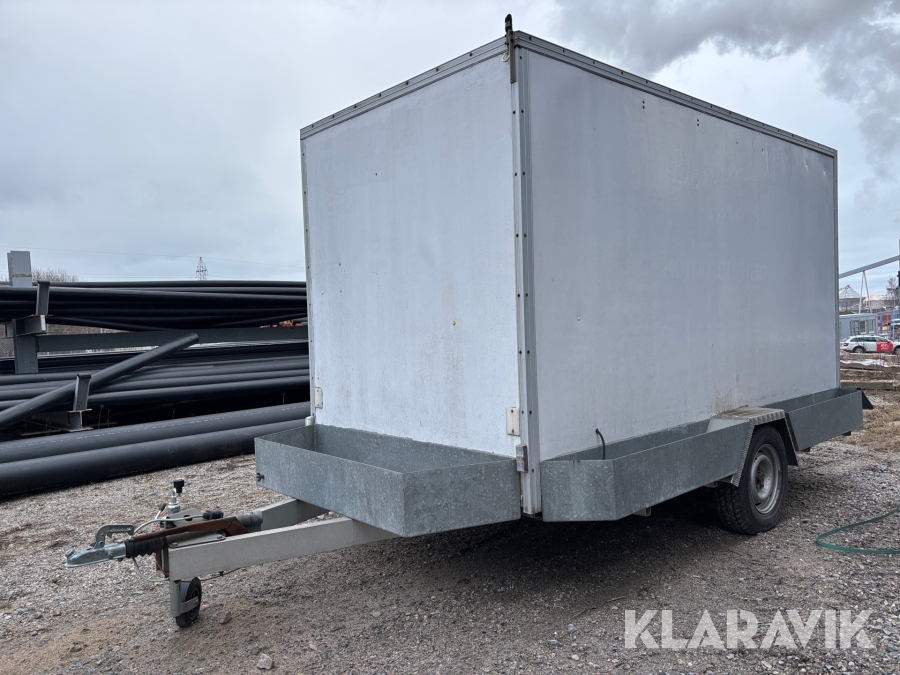 Släpvagn med elverk Bil I Plåtsläp