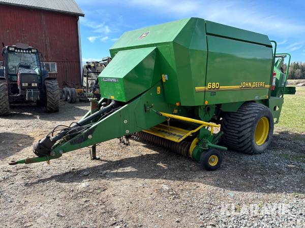 Fyrkantspress John Deere 680