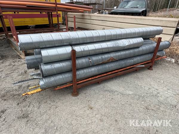 Diverse ventilationsrör och häck