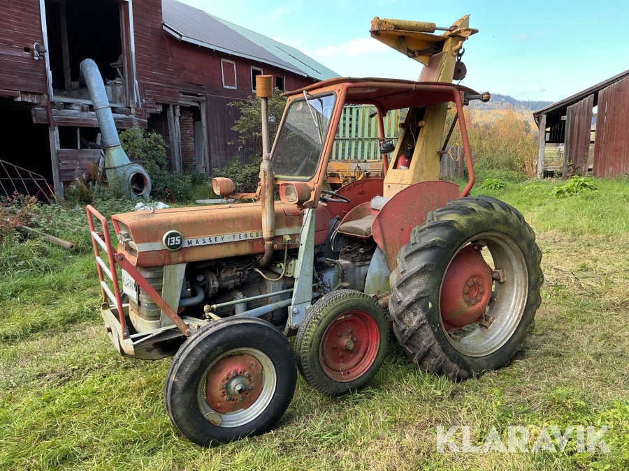 Traktor Massey Ferguson 135 halvbandare