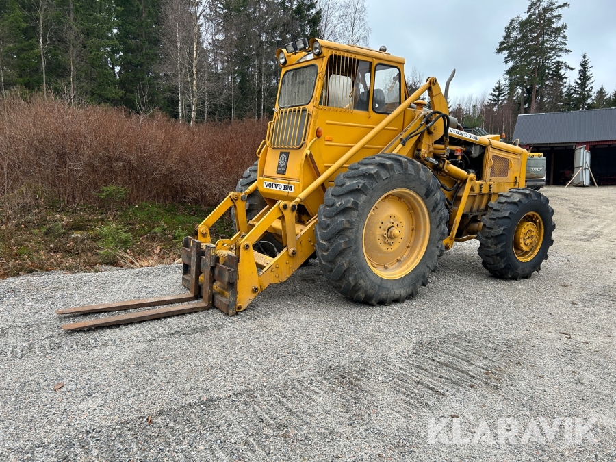 Baklastare Volvo BM 840 med redskap