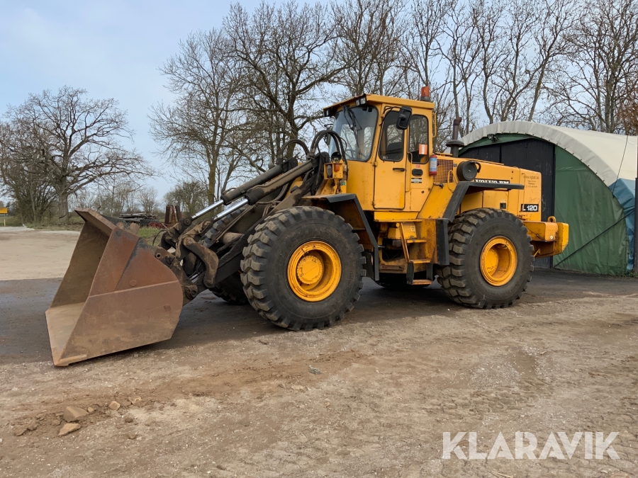 Hjullastare Volvo L120 med grusskopa