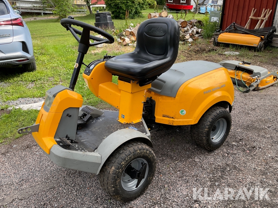 Åkgräsklippare Stiga Park Royal P901 4WD med redskap