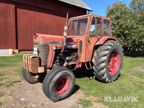 Veterantraktor Massey Ferguson 90 med reservdelstraktor
