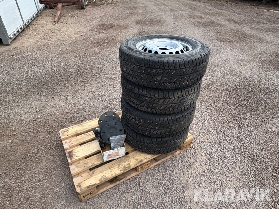 Däck med fälg Continental VancoWinter 2 235/65 R 16 4st
