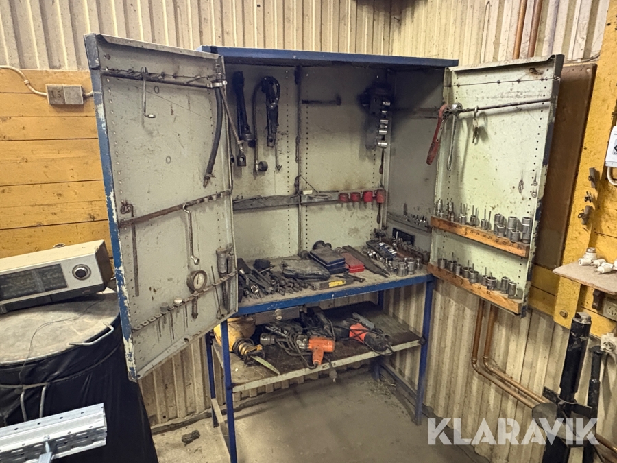 Verktygsskåp med verktyg