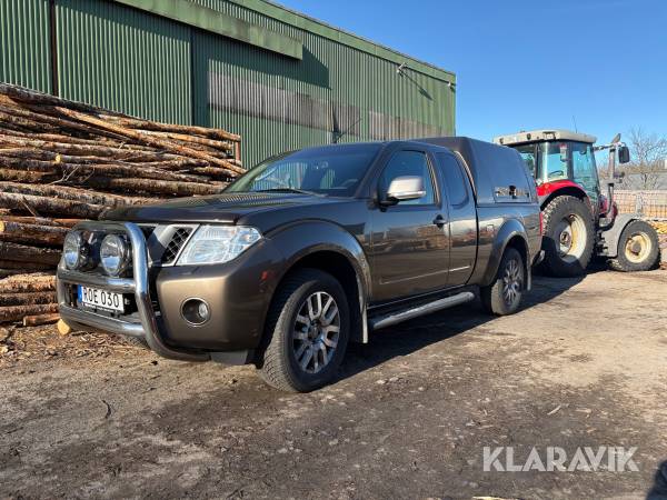 Pickup Nissan Navara med kåpa