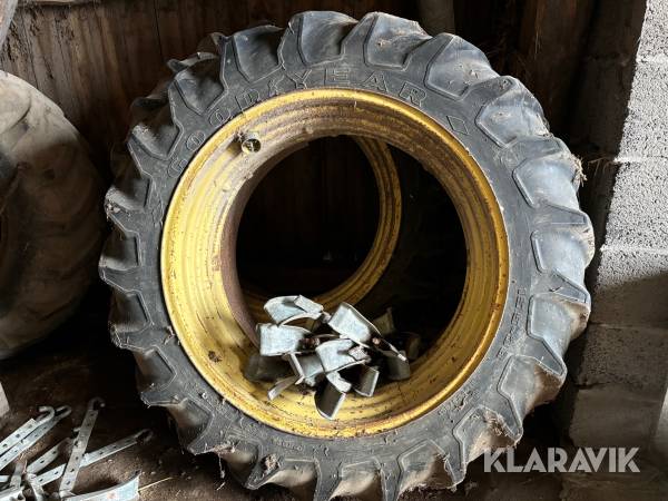 Dubbelmontage Goodyear 15.5-38, - 19 st sävsjö spännare