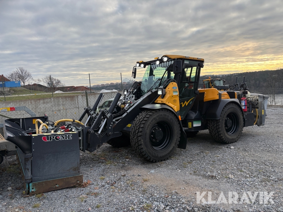 Hjullastare Wille 675A med vikplog & sandspridare