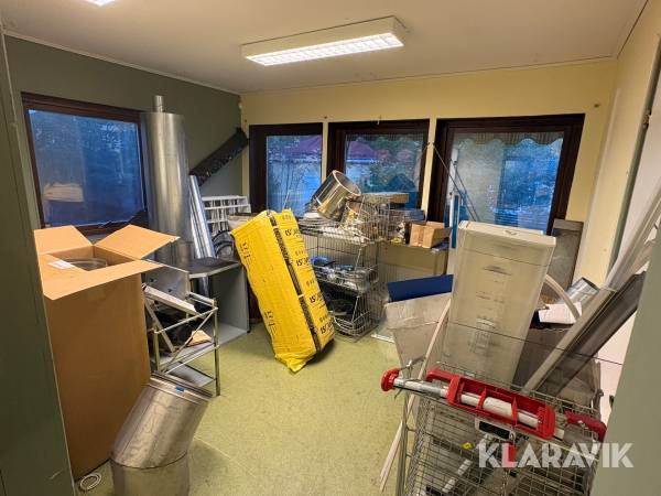 Parti med ventilationsdelar samt isolering