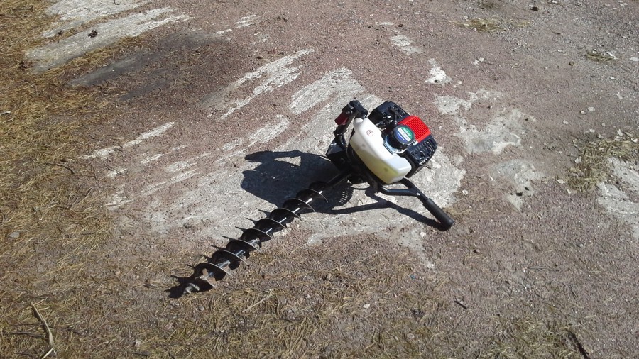 BENSINDRIVEN JORDBORR