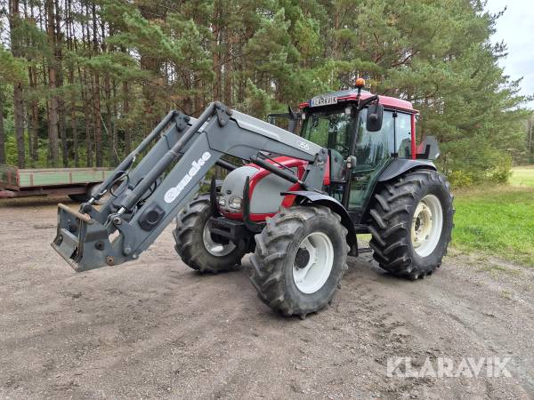 Traktor Valtra A95 med frontlastare