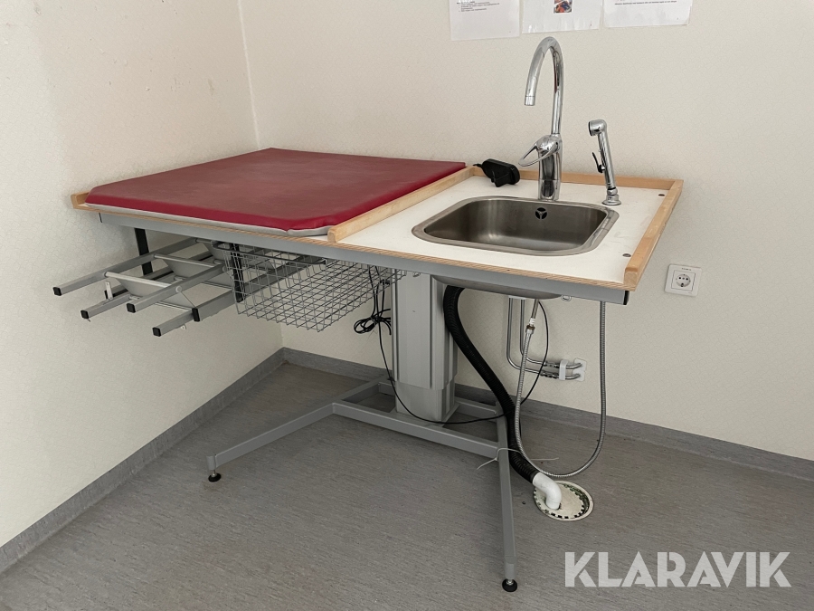 Elektroniskt skötbord höj- och sänkbart