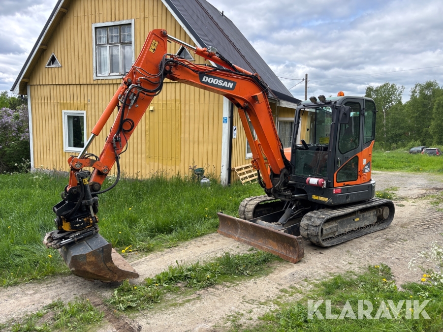 Grävmaskin Doosan DX62R-3 med tiltrotator & skopor