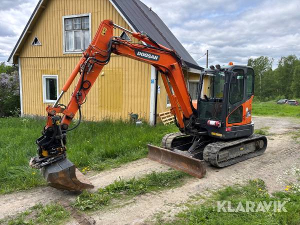 Grävmaskin Doosan DX62R-3 med tiltrotator & skopor